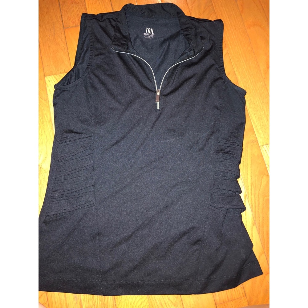Tail sleeveless golf polo